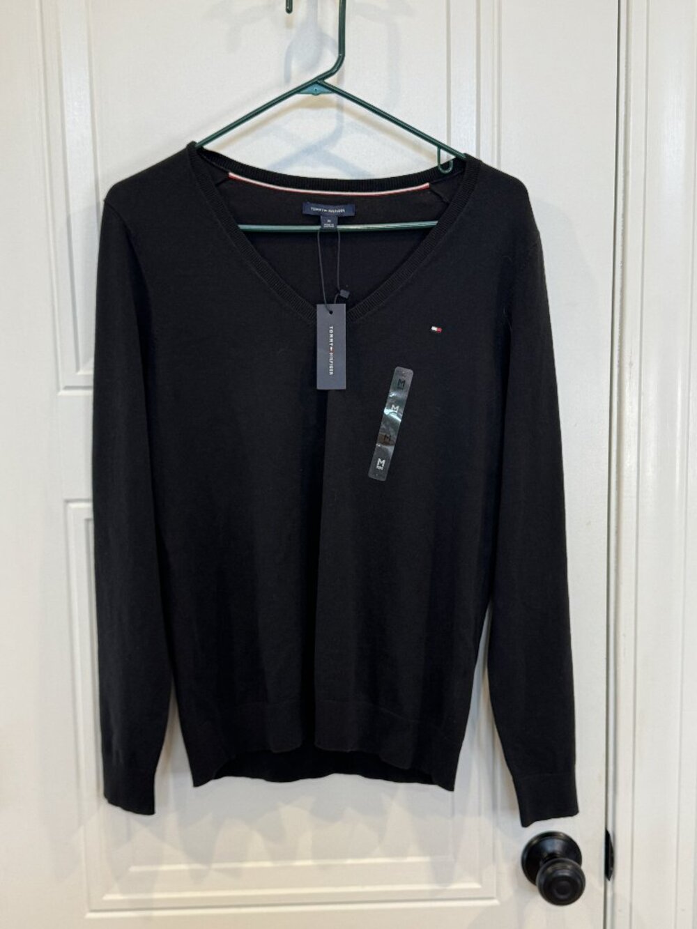 NWT Tommy Hilfiger Black V-Neck Lightweight Sweater Size Medium Cotton Blend